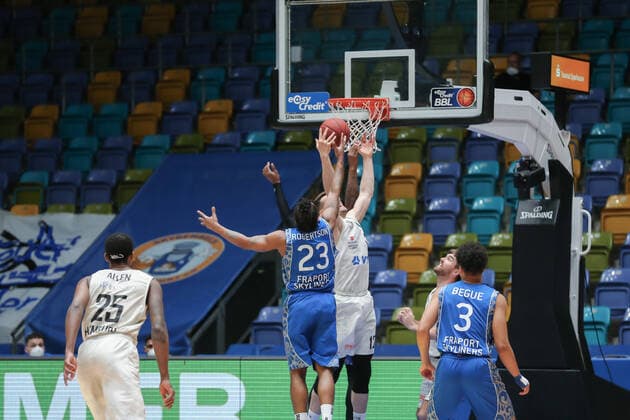+o12+Terry Allen,(Hamburg Towers, 25),Robertson Quantez,(Fraport Skyliners, 23), , GER, Basketball,Fraport Skyliners - EWE Baskets Oldenburg, 02.05.2021, Frankfurt Copyright: xEibner-Pressefoto UlrichxScherbaumx EP_usm