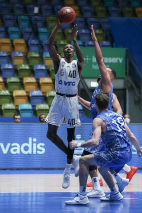 Cuthbertson Zac,(Hamburg Towers, 40), Rahon Joe,(Fraport Skyliners, 18), , GER, Basketball,Fraport Skyliners - EWE Baskets Oldenburg, 02.05.2021, Frankfurt Copyright: xEibner-Pressefoto UlrichxScherbaumx EP_usm