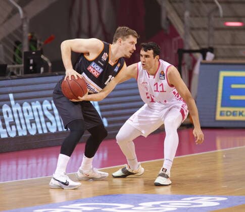 Anthony DiLeo Telekom Baskets Bonn vs. Andreas Obst ratiopharm Ulm easyCredit BBL 1. Bundesliga , Saison 2020 2021 , 34. Spieltag