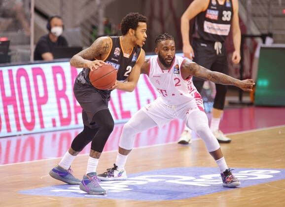 Xavier Pollard Telekom Baskets Bonn vs. Troy Caupain ratiopharm Ulm easyCredit BBL 1. Bundesliga , Saison 2020 2021 , 34. Spieltag