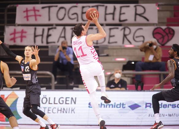 Anthony DiLeo Telekom Baskets Bonn vs. ratiopharm Ulm , Plakate Fans Together Heartberg easyCredit BBL 1. Bundesliga , Saison 2020 2021 , 34. Spieltag