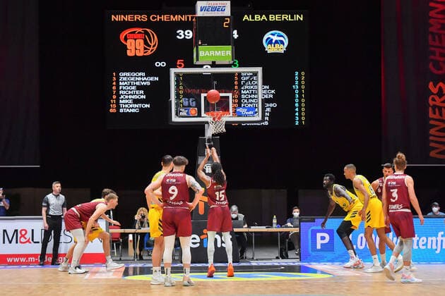 Chemnitz, Deutschland 09. Mai 2021: 1. BBL - 2020 2021 - Niners Chemnitz vs. Alba Berlin Freiwurf von Marcus Thornton (Chemnitz) Messe Chemnitz Sachsen Copyright: xFotostandx xDostmannx