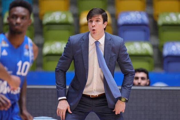Fraport Skyliners - Hamburg Towers, easyCredit BBL Cheftrainer Pedro Calles (Hamburg Towers). Basketball-Spiel der easyCredit BBL zwischen den Fraport Skyliners und den Hamburg Towers am 9. Mai 2021 in der Fraport-Arena in Frankfurt am Main., Frankfurt am Main Hessen Deutschland Fraport-Arena
