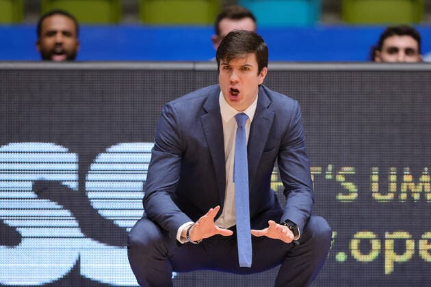 Fraport Skyliners - Hamburg Towers, easyCredit BBL Cheftrainer Pedro Calles (Hamburg Towers). Basketball-Spiel der easyCredit BBL zwischen den Fraport Skyliners und den Hamburg Towers am 9. Mai 2021 in der Fraport-Arena in Frankfurt am Main., Frankfurt am Main Hessen Deutschland Fraport-Arena