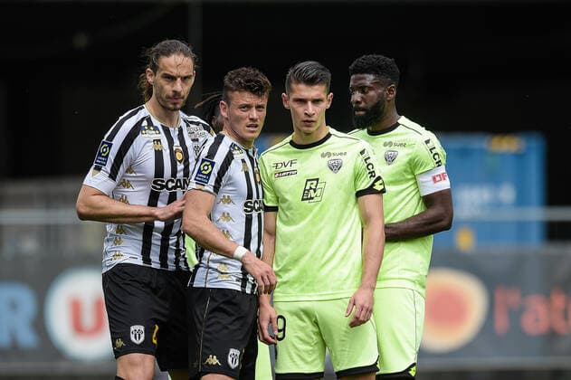ECUELE MANGA Bruno ( 25 - Dijon FCO ) - Mihai Alexandru DOBRE ( 29 - Dijon FCO ) - PAVLOVIC Mateo (4 - Angers ) - BAHOKEN Stephane ( 19 - Angers ) - FOOTBALL : Angers vs Dijon - Ligue 1 - Angers - 09 05 2021 FedericoPestellini Panoramic 