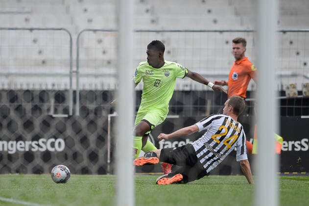 Eric Junior DINA EBIMBE ( 8 - Dijon FCO ) - THOMAS Romain ( 24 - Angers ) - FOOTBALL : Angers vs Dijon - Ligue 1 - Angers - 09 05 2021 FedericoPestellini Panoramic 