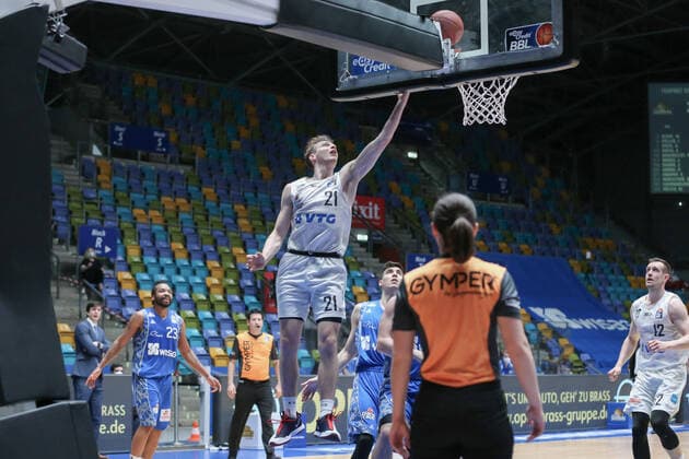 Robertson Quantez,(Fraport Skyliners, 23),Hollatz Justus,(Hamburg Towers, 21), , GER, Basketball,Fraport Skyliners - EWE Baskets Oldenburg, 02.05.2021, Frankfurt Copyright: xEibner-Pressefoto UlrichxScherbaumx EP_usm