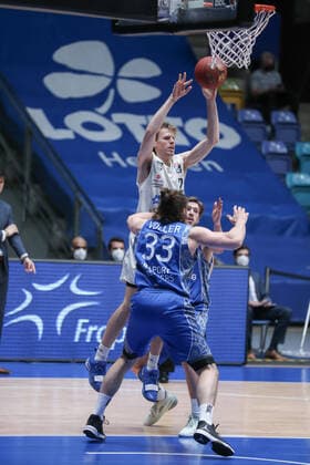Taylor Kameron,(Hamburg Towers, 7),Voeller Marco,(Fraport Skyliners, 33), , GER, Basketball,Fraport Skyliners - EWE Baskets Oldenburg, 02.05.2021, Frankfurt Copyright: xEibner-Pressefoto UlrichxScherbaumx EP_usm