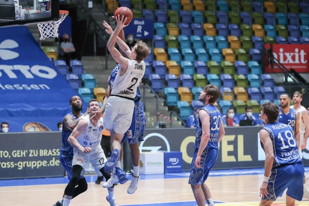 Johannes Richter,(Hamburg Towers, 12),Swing Jordan,(Hamburg Towers, 2),Gudmundsson Jon Axel,(Fraport Skyliners, 30),Rahon Joe,(Fraport Skyliners, 18), , GER, Basketball,Fraport Skyliners - EWE Baskets Oldenburg, 02.05.2021, Frankfurt Copyright: xEibner-Pressefoto UlrichxScherbaumx EP_usm