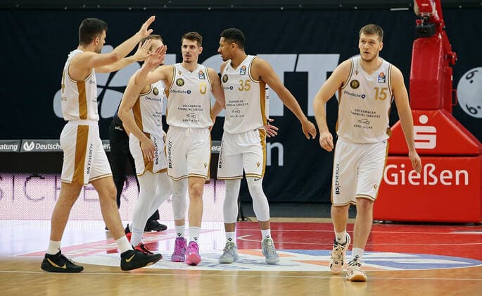 09.05.2021, xovx, Basketball BBL, JobStairs Gießen 46ers - Basketball Löwen Braunschweig Jubel bei den Spielern der Löwen Braunschweig Gießen Sporthalle Gießen-Ost Hessen Deutschland (DE)