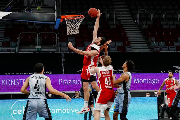 oben Chase Fieler (Brose Bamberg, 20) Brose Bamberg - HAKRO Merlins Crailsheim - easyCredit-BBL - Basketball Bundesliga - Basketball Saison 2020 21 - 34. Spieltag, 09.05.2021 Bamberg, Brose Arena Copyright: DanielxLöb