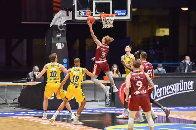 Chemnitz, Deutschland 09. Mai 2021: 1. BBL - 2020 2021 - Niners Chemnitz vs. Alba Berlin Korbleger Malte Ziegenhagen (Chemnitz) Messe Chemnitz Sachsen Copyright: xFotostandx xDostmannx