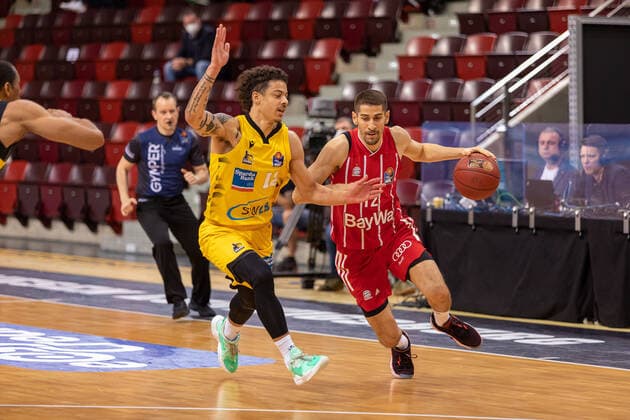 Jonah Radebaugh (MHP Riesen Ludwigsburg, 12) Diego Flaccadori (Fc Bayern München, 12) MHP Riesen Ludwigsburg vs. FC Bayern München, Basketball, Bundesliga, easy credit BBL, Spieltag 34, Spielzeit 2020 2021, 09.05.2021 Kirchheim Knights - MLP Academics Heidelberg , Basketball, 2. Bundesliga, Barmer 2 Basketball, Playoffs, 3. Spieltag Gruppenphase , Spielzeit 2020 2021, 23.04.2021 Ludwigsburg Copyright: xNinaxSander xEibnerxPressefotoxIx EP_NSR