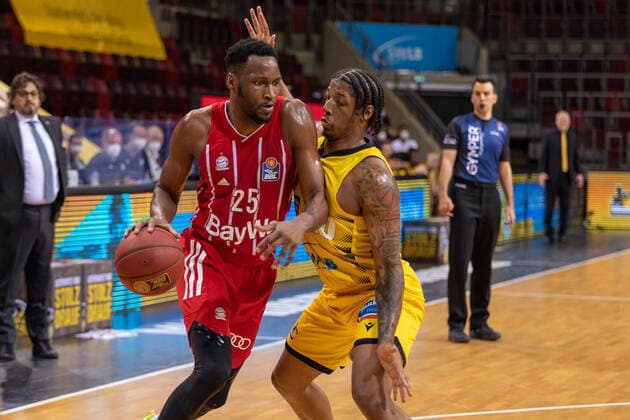 JaJuan Johnson (Fc Bayern München, 25) Desi Rodriguez (MHP Riesen Ludwigsburg, 20) MHP Riesen Ludwigsburg vs. FC Bayern München, Basketball, Bundesliga, easy credit BBL, Spieltag 34, Spielzeit 2020 2021, 09.05.2021 Kirchheim Knights - MLP Academics Heidelberg , Basketball, 2. Bundesliga, Barmer 2 Basketball, Playoffs, 3. Spieltag Gruppenphase , Spielzeit 2020 2021, 23.04.2021 Ludwigsburg Copyright: xNinaxSander xEibnerxPressefotoxIx EP_NSR