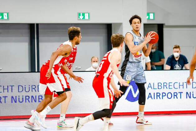 rechts 17 Jamuni McNease (HAKRO Merlins Crailsheim) Brose Bamberg - HAKRO Merlins Crailsheim - easyCredit-BBL - Basketball Bundesliga - Basketball Saison 2020 21 - 34. Spieltag, 09.05.2021 Bamberg, Brose Arena Copyright: DanielxLöb