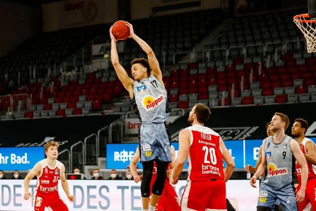 MItte 17 Jamuni McNease (HAKRO Merlins Crailsheim) Brose Bamberg - HAKRO Merlins Crailsheim - easyCredit-BBL - Basketball Bundesliga - Basketball Saison 2020 21 - 34. Spieltag, 09.05.2021 Bamberg, Brose Arena Copyright: DanielxLöb