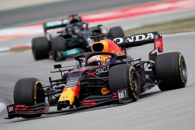 Dutch driver Max Verstappen (front) of Red Bull followed by British Lewis Hamilton of Mercedes during the Spain s Formula One Grand Prix at Barcelona-Catalunya racetrack in Montmelo, Barcelona, nort-eastern Spain, 09 May 2021. Spain s Formula One Grand Prix !ACHTUNG: NUR REDAKTIONELLE NUTZUNG!  Copyright: xAlejandroxGarcíax GRAFCAT2928 20210509-637561743881867300