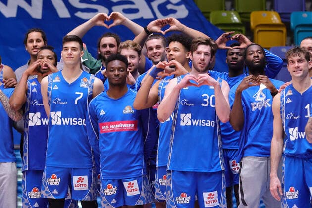 Sport Bilder des Tages Fraport Skyliners - Hamburg Towers, easyCredit BBL BIG LOVE: Die Fraport Skyliners bedanken sich für die Unterstüztung und Treue der Fans. Basketball-Spiel der easyCredit BBL zwischen den Fraport Skyliners und den Hamburg Towers am 9. Mai 2021 in der Fraport-Arena in Frankfurt am Main., Frankfurt am Main Hessen Deutschland Fraport-Arena