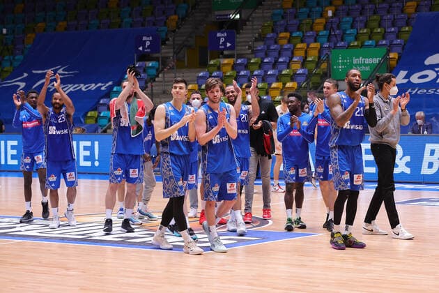 Fraport Skyliners - Hamburg Towers, easyCredit BBL BIG LOVE: Die Fraport Skyliners bedanken sich für die Unterstüztung und Treue der Fans. Basketball-Spiel der easyCredit BBL zwischen den Fraport Skyliners und den Hamburg Towers am 9. Mai 2021 in der Fraport-Arena in Frankfurt am Main., Frankfurt am Main Hessen Deutschland Fraport-Arena