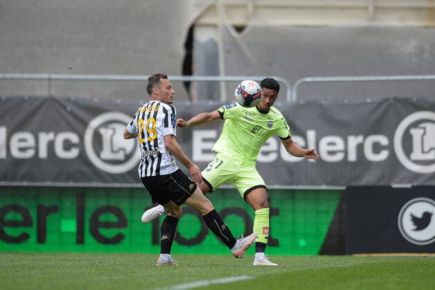 CHOUIAR Mounir ( 21 - Dijon FCO ) - MANCEAU Vincent ( 29 - Angers ) - FOOTBALL : Angers vs Dijon - Ligue 1 - Angers - 09 05 2021 FedericoPestellini Panoramic 