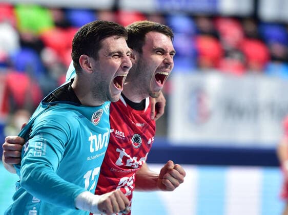09.05.2021 - Handball - 1. Bundesliga LIQUI MOLY HBL - Saison 2020 2021 - 29. Spieltag: HC Erlangen Metropolregion Nürnberg HCE - Eulen Ludwigshafen - OGo - Martin Tomovski (12, Die Eulen Ludwigshafen) Hendrik Wagner (28, Die Eulen Ludwigshafen) Jubel Freude nach Spielende
