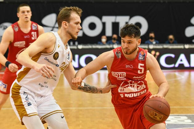 Arnas Velicka, Tim Köpple 34. Spieltag, Basketball Bundesliga, Basketball Saison 2020 2021, Deutschland, easyCredit BBL, Germany, Giessen 46ers, giessen rot, Herren, Jobstairs GIESSEN 46ers - Basketball Löwen Braunschweig, Männer, Braunschweig in weiß