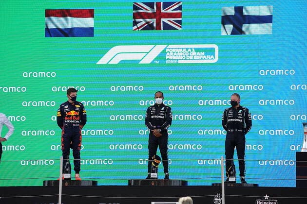 F1 Aramco Grand Prix von Spanien 2021 09.05.2021, Circuit de Catalunya, Barcelona, F1 Aramco Grand Prix von Spanien 2021 , im Bild Podium: Sieger Lewis Hamilton (GBR 44), Mercedes-AMG Petronas Formula One Team, 2.Platz für Max Verstappen (NEL 33), Red Bull Racing Honda, 3.Platz für Valtteri Bottas (FIN 77), Mercedes-AMG Petronas Formula One Team