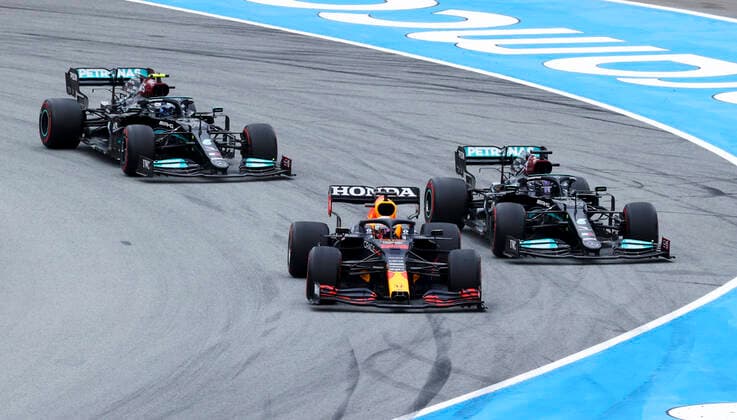 Sport Bilder des Tages 33 Max Verstappen (NED, Red Bull Racing), 44 Lewis Hamilton (GBR, Mercedes-AMG Petronas F1 Team), 77 Valtteri Bottas (FIN, Mercedes-AMG Petronas F1 Team), F1 Grand Prix of Spain at Circuit de Barcelona-Catalunya on May 9, 2021 in Barcelona, Spain. (Photo by HOCH ZWEI) Barcelona Spain
