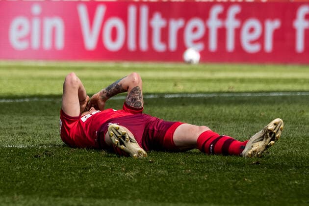 1. Fussball Bundesliga; 1. FC Koeln - SC Freiburg; 09.05.2021 Ondrej Duda (1. FC Koeln, 18) verschiesst den Elfmeter und liegt frustriert auf dem Boden 1. Fussball Bundesliga, 1. FC Koeln - SC Freiburg, Koeln, Rheinenergiestadion Foto: BEAUTIFUL SPORTS Wunderl Pool DFL REGULATIONS PROHIBIT ANY USE OF PHOTOGRAPHS AS IMAGE SEQUENCES AND OR QUASI-VIDEO. Koeln RheinenergieStadion NRW Deutschland *** 1 Football Bundesliga 1 FC Koeln SC Freiburg 09 05 2021 Ondrej Duda 1 FC Koeln, 18 misses the penalty and lies frustrated on the ground 1 Football Bundesliga, 1 FC Koeln SC Freiburg, Koeln, Rheinenergiestadion Foto BEAUTIFUL SPORTS Wunderl Pool DFL REGULATIONS PROHIBIT ANY USE OF PHOTOGRAPHS AS IMAGE SEQUENCES AND OR QUASI VIDEO Koeln RheinenergieStadion NRW Germany Poolfoto Foto: Steffie Wunderl Beautifu ,EDITORIAL USE ONLY