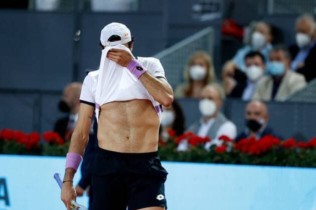 Matteo Berrettini of Italy in action against Alexander Zverev of Germany during the men s final at the Mutua Madrid Open tennis tou?rnament in Madrid, Spain, 09 May 2021. Mutua Madrid Open tennis tou?rnament !ACHTUNG: NUR REDAKTIONELLE NUTZUNG!  Copyright: xChemaxMoyax GRAF3507 20210509-637561880239816531