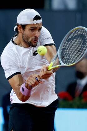 Matteo Berrettini of Italy in action against Alexander Zverev of Germany during the men s final at the Mutua Madrid Open tennis tou?rnament in Madrid, Spain, 09 May 2021. Mutua Madrid Open tennis tou?rnament !ACHTUNG: NUR REDAKTIONELLE NUTZUNG!  Copyright: xChemaxMoyax GRAF3509 20210509-637561884062330665