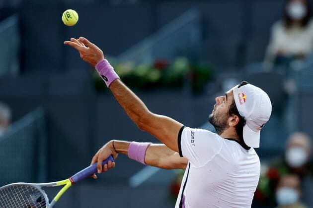 Alexander Zverev of Germany in action against Matteo Berrettini of Italy during the men s final at the Mutua Madrid Open tennis tou?rnament in Madrid, Spain, 09 May 2021. Mutua Madrid Open tennis tou?rnament !ACHTUNG: NUR REDAKTIONELLE NUTZUNG!  Copyright: xChemaxMoyax GRAF3511 20210509-637561884072018169