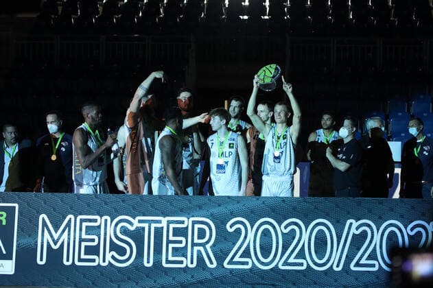 Meister der Saison 2020 2021 MLP Academics Heidelberg beim 2. Final-Spiel in der BARMER 2. Basketball Bundesliga Pro A, MLP Academics Heidelberg - Bayer Giants Leverkusen. Heidelberg. 09.05.21 Basketball , 09.05.2021, Heidelberg (Deutschland)