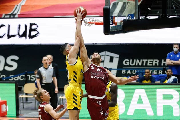 09.05.2021, xgox, Basketball, easyCredit BBL, Niners Chemnitz - Alba Berlin emspor, v.l. Simone Fontecchio (Alba Berlin, 20) Wirft Korb, trifft, erzielt Korb, scores Chemnitz