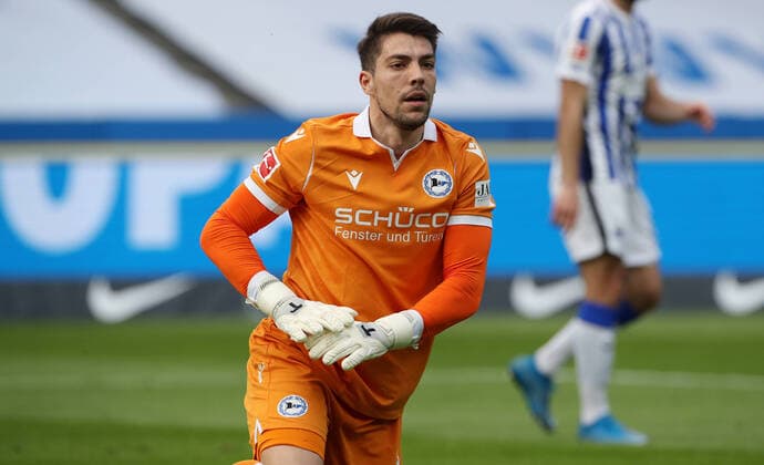 Torwart Stefan Ortega Moreno Aktion Oberkoerper Oberkörper Fußball Fussball DFL Bundesliga Herren Saison 2020 2021 09.05.2021 Hertha BSC Berlin vs. DSC Arminia Bielefeld Geisterspiel wegen Corona Covid 19