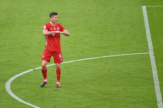 Torjubel Robert LEWANDOWSKI (Bayern Muenchen),Jubel,Freude,Begeisterung, Aktion,Einzelaktion,Einzelbild, Freisteller,Ganzkoerperaufnahme,ganze Figur Fussball 1. Bundesliga Saison 2020 2021,32.Spieltag, Spieltag32, FC Bayern Muenchen - Borussia Moenchengladbach 6-0, am 08.05.2021. A L L I A N Z A R E N A Foto:Lennart Preiss Wiiters Pool via Sven Simon Fotoagentur GmbH & Co. DFL REGULATIONS PROHIBIT ANY USE OF PHOTOGRAPHS AS IMAGE SEQUENCES AND OR QUASI-VIDEO.EDITORIAL USE ONLY. Nur fuer journalistische Zwecke! National and International News Agencies OUT NO RESALE!