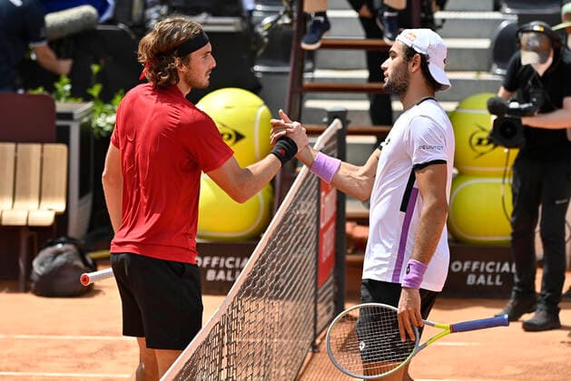 Photo Fabrizio Corradetti - LaPresse 13 05 2021 Roma (Italy) Tennis 3nd round Matteo Berrettini (ITA) vs Stefanos Tsitsipas (GRE) Internazionali BNL d Italia 2021 In the pic: Stefanos Tsitsipas, Matteo Berrettini  Copyright: xFabrizioxCorradetti LaPressex