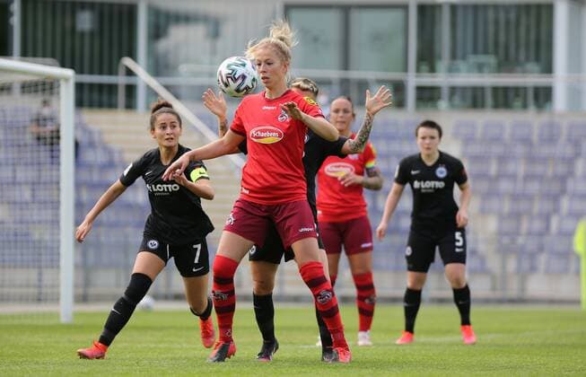 13.05.2021, xcex, GER, Frankfurt am Main, Stadion am Brentanobad, Frauenfussball, 2. Bundesliga Sued, Frauen-Bundesliga Saison 2020 2021, SGE, Eintracht Frankfurt Frauen II - 1. FC Koeln, Sharon Beck (Koeln) vor Dabienne Walaschewski und Caroline Krawczyk (SGE) DFL regulations prohibit any use of photographs as image sequences and or quasi-video