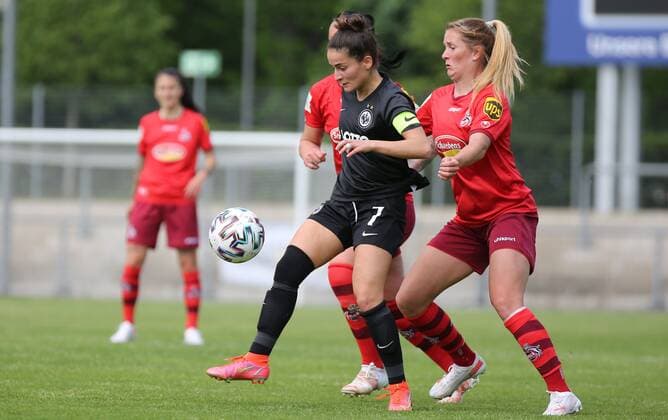 13.05.2021, xcex, GER, Frankfurt am Main, Stadion am Brentanobad, Frauenfussball, 2. Bundesliga Sued, Frauen-Bundesliga Saison 2020 2021, SGE, Eintracht Frankfurt Frauen II - 1. FC Koeln, Caroline Krawczyk (SGE) vor Rachel Rinast (Koeln) DFL regulations prohibit any use of photographs as image sequences and or quasi-video