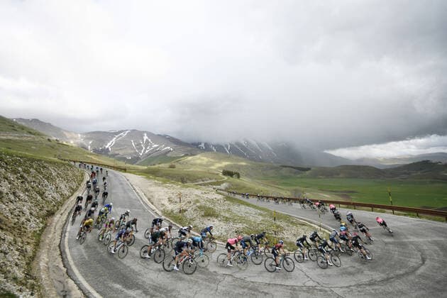 Bilder des Jahres 2021, Sport 05 Mai Sport Themen der Woche KW19 Sport Bilder des Tages Photo Fabio Ferrari LaPresse May 13, 2021 Italy Cycling Giro d Italia 2021 - 104th edition - Stage 6 - from Grotte di Frasassi to Ascoli Piceno In the pic: a moment of the stage  Copyright: xFabioxFerrari LaPresse FABIOFERRx