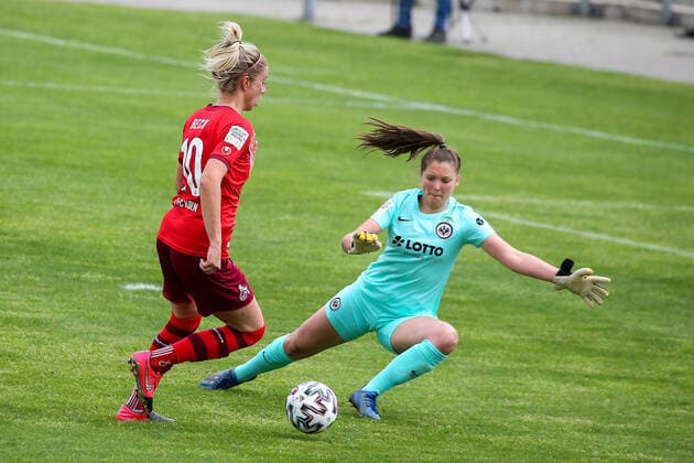 13.05.2021 2.BL 6. Spieltag Eintracht Frankfurt II 1.FC Köln v.l., Sharon Beck (1.FC Köln), Torfrau Nina Meck (Eintracht Frankfurt II), Zweikampf, Action, Aktion, Battles for the Ball (DFL DFB REGULATIONS PROHIBIT ANY USE OF PHOTOGRAPHS as IMAGE SEQUENCES and or QUASI-VIDEO) Copyright: JoaquimxFerreira