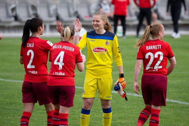 13.05.2021 2.BL 6. Spieltag Eintracht Frankfurt II 1.FC Köln v.l., Francesca Calo (1.FC Köln),Marith Kristin Müller Priessen (1.FC Köln), Torfrau Manon Klett (1.FC Köln) und Anja Pfluger (1.FC Köln) jubeln jubelt nach Spielende. (DFL DFB REGULATIONS PROHIBIT ANY USE OF PHOTOGRAPHS as IMAGE SEQUENCES and or QUASI-VIDEO) Copyright: JoaquimxFerreira