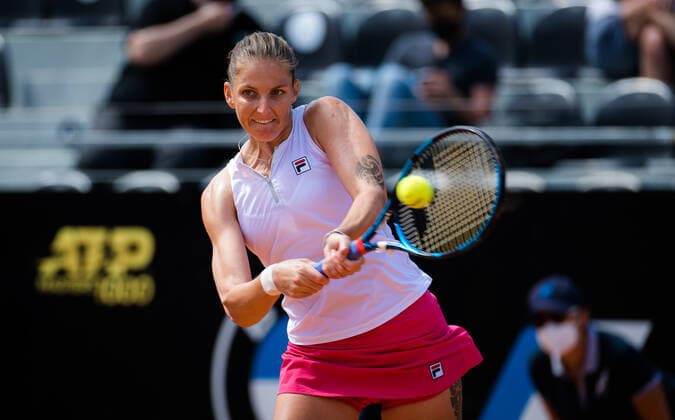 May 13, 2021, ROMA, ITALY: Karolina Pliskova of the Czech Republic in action during her third-round match at the 2021 Internazionali BNL d Italia WTA, Tennis Damen 1000 tournament against Vera Zvonareva of Russia ROMA ITALY - ZUMAa181 20210513_zaa_a181_091 Copyright: xRobxPrangex