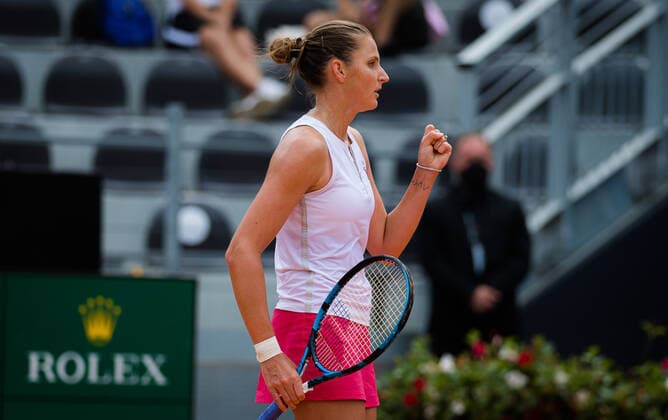 May 13, 2021, ROMA, ITALY: Karolina Pliskova of the Czech Republic in action during her third-round match at the 2021 Internazionali BNL d Italia WTA, Tennis Damen 1000 tournament against Vera Zvonareva of Russia ROMA ITALY - ZUMAa181 20210513_zaa_a181_097 Copyright: xRobxPrangex