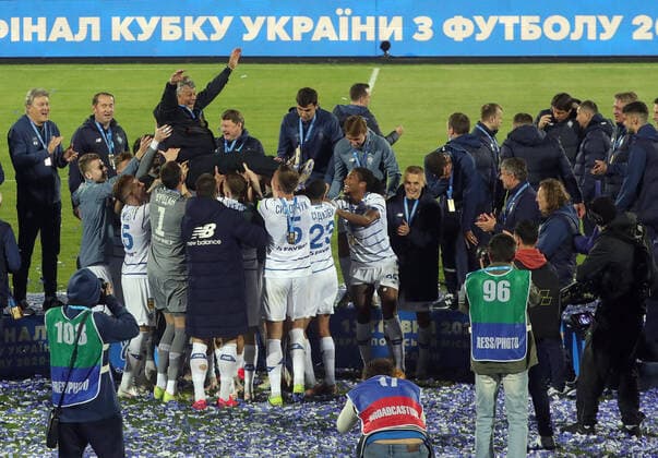 TERNOPIL, UKRAINE - MAY 13, 2021 - Players of FC Dynamo Kyiv hold their coach Mircea Lucescu after they claimed a 1-0 victory over FC Zorya Luhansk and won the 2020 2021 Ukrainian Cup in Ternopil, western Ukraine. 2020 2021 Ukrainian Cup final between Dynamo and Zorya in Ternopil  Copyright: xPavlo_Bagmutx