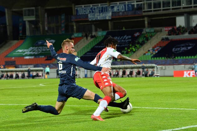 Fußball, Coupe de France, GFA Rumilly-Vallieres - AS Monaco Arthur Bozon (rumilly) vs Gelson Martins (monaco) FOOTBALL : GFA Rumilly Vallieres vs AS Monaco - 1 2 de finale de Coupe de France - 13 05 2021 FredericChambert Panoramic 