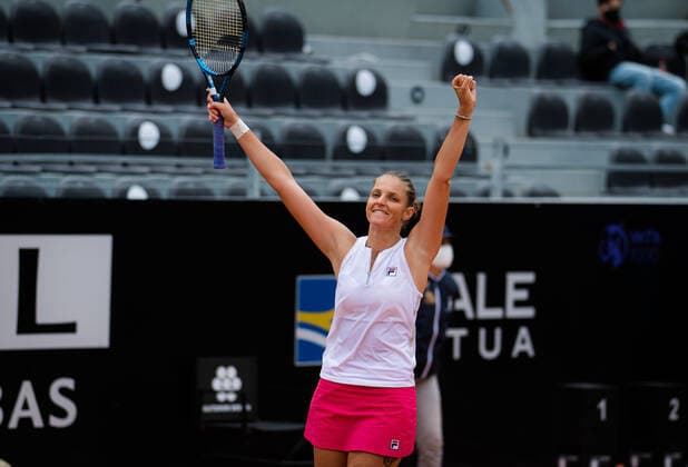 May 14, 2021, ROMA, ITALY: Karolina Pliskova of the Czech Republic in action during her quarter-final match at the 2021 Internazionali BNL d Italia WTA, Tennis Damen 1000 tournament against Jelena Ostapenko of Latvia ROMA ITALY - ZUMAa181 20210514_zaa_a181_054 Copyright: xRobxPrangex