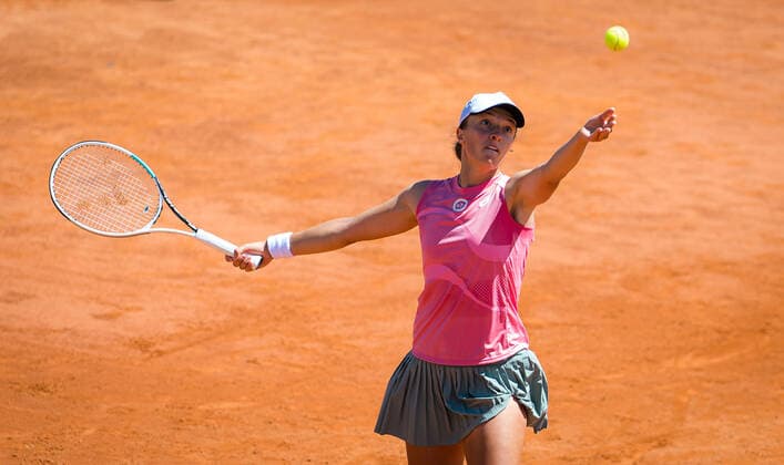 May 15, 2021, ROMA, ITALY: Iga Swiatek of Poland in action during her quarter-final at the 2021 Internazionali BNL d Italia WTA, Tennis Damen 1000 tournament against Elina Svitolina of the Ukraine ROMA ITALY - ZUMAa181 20210515_zaa_a181_006 Copyright: xRobxPrangex