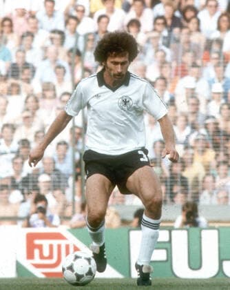 Fußball-Weltmeisterschaft 1982 FINALE : Italien - Deutschland 3:1 in Madrid am 11.07.1982 Paul Breitner (GER) *** Football World Cup 1982 FINALE Italy Germany 3 1 in Madrid on 11 07 1982 Paul Breitner GER HM