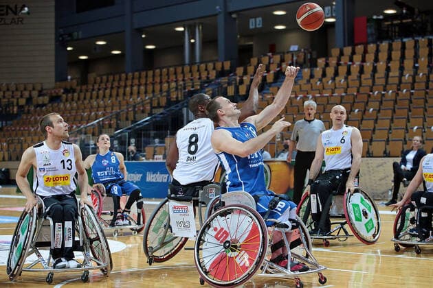 15.05.2021, xovx, Rollstuhlbasketball Bundesliga, Playoffs-Finale Deutsche Meisterschaft - Spiel 2, RSV Lahn-Dill - RSB Thuringia Bulls v.l. Thomas Böhme (RSV Lahn-Dill), Jitske Visser (RSB Thuringia Bulls), Brian Bell (RSV Lahn-Dill), Andre Bienek (RSB Thuringia Bulls), Ian Sagar (RSV Lahn-Dill) Wetzlar Rittal-Arena Hessen Deutschland (DE)